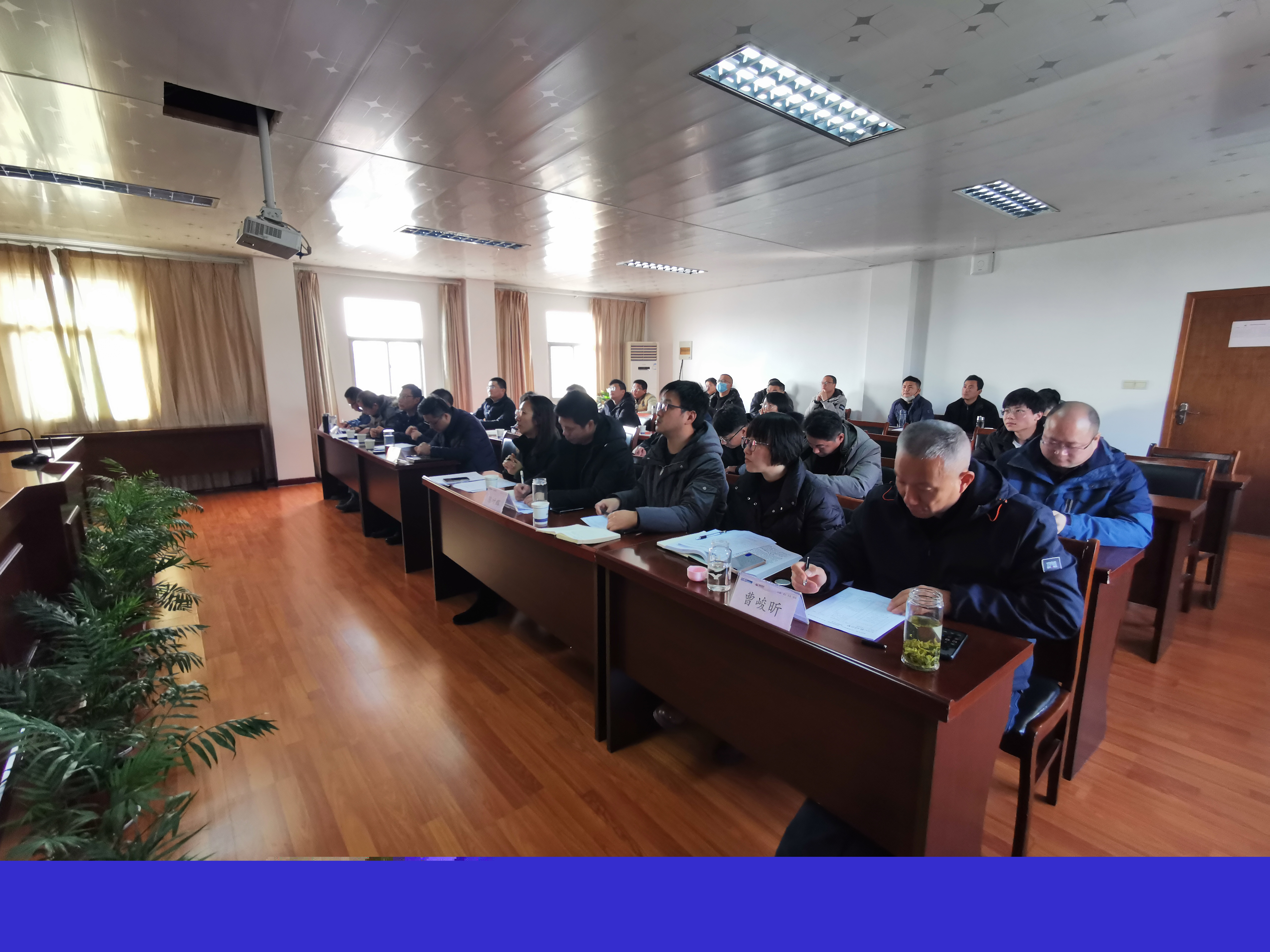 南部路橋召開2021年度勞動競賽、技術創(chuàng)新成果評比暨技能大比武表彰大會